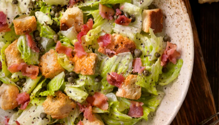 Conheça os Encantos da Salada César Uma Delícia Culinária